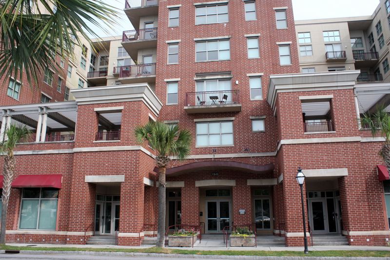 150 Bee St #604, Charleston, SC 29401
