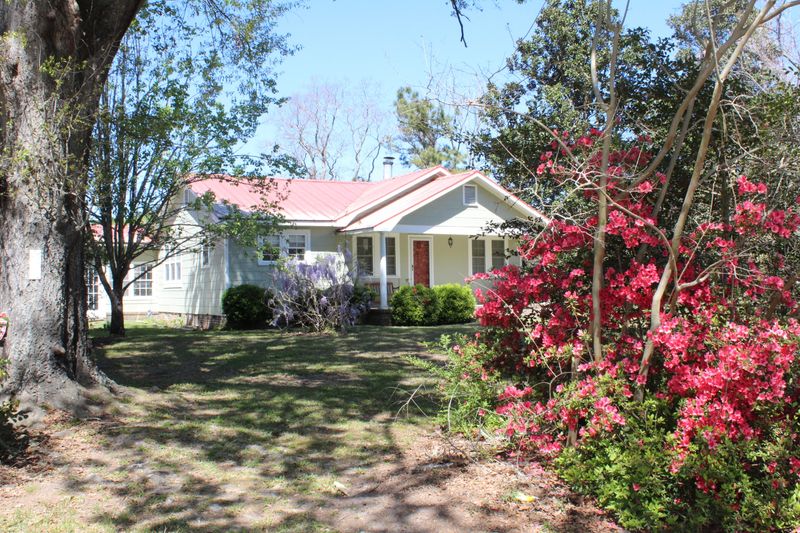 526 Embassy Dr, Summerville, SC 29483