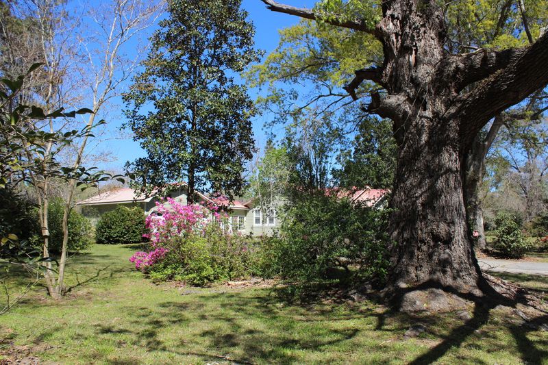 526 Embassy Dr, Summerville, SC 29483