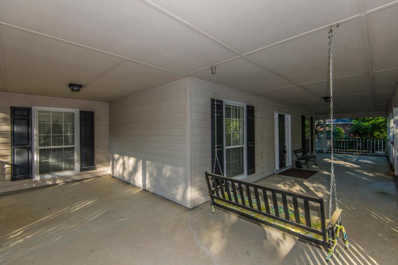 649 Leisure Ln, Mount Pleasant, SC 29464