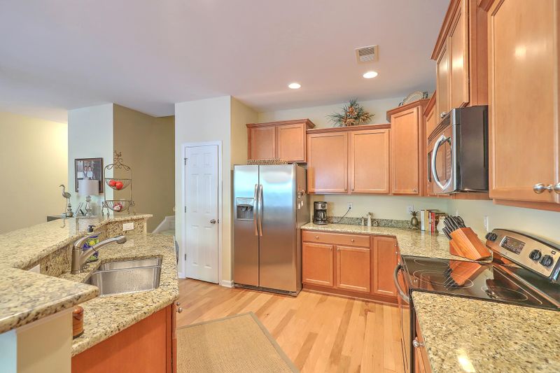 3093 Park West Blvd, Mount Pleasant, SC 29466