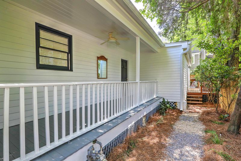 211 Fishburne St, Charleston, SC 29403
