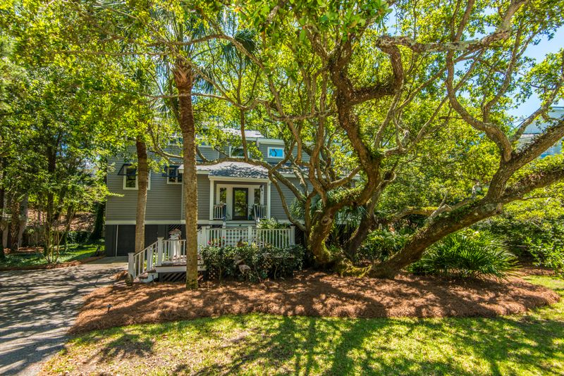 15 Beachwood W, Isle Of Palms, SC 29451