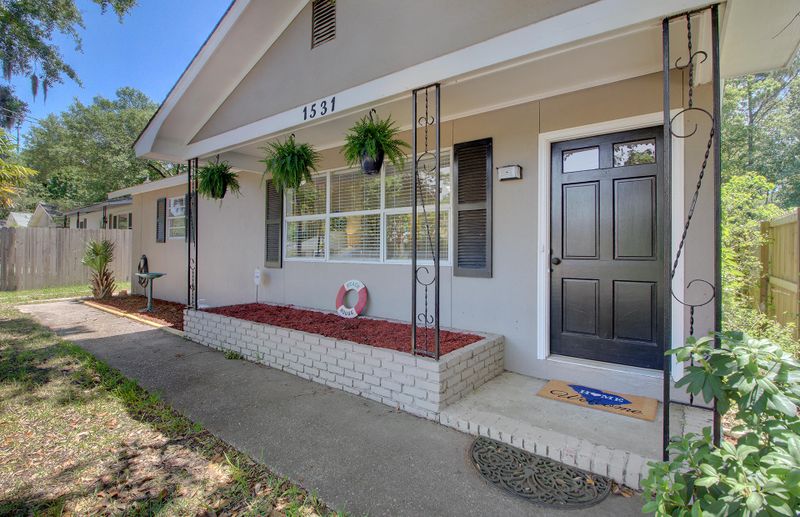 1531 N Avalon Cir, Charleston, SC 29407