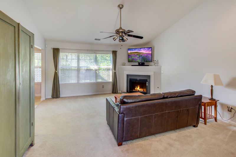 564 Hainsworth Dr, Charleston, SC 29414