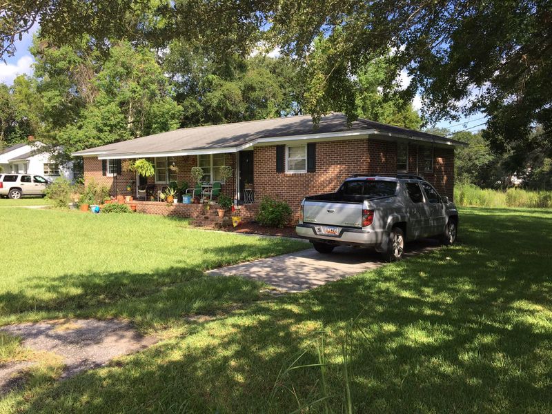 1716 Brantley Dr, Charleston, SC 29412