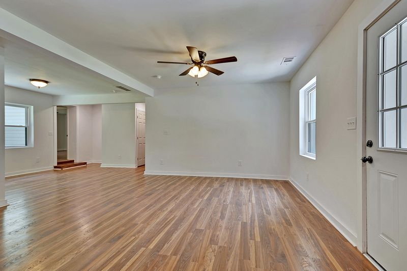1207 Jones St, Hanahan, SC 29410