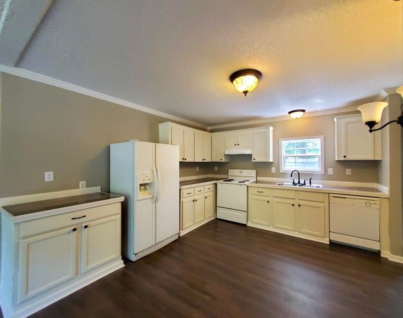 324 General Moultrie Dr, Bonneau, SC 29431