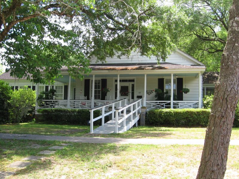 613 S Magnolia St, Summerville, SC 29483