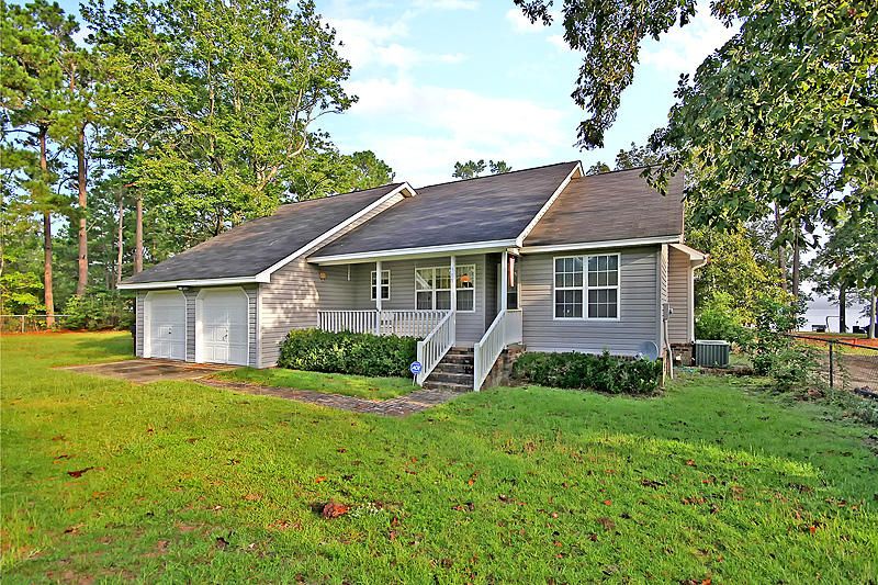 305 Canal St, Bonneau, SC 29431