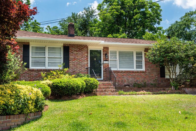 1215 Fort Dr, Hanahan, SC 29410