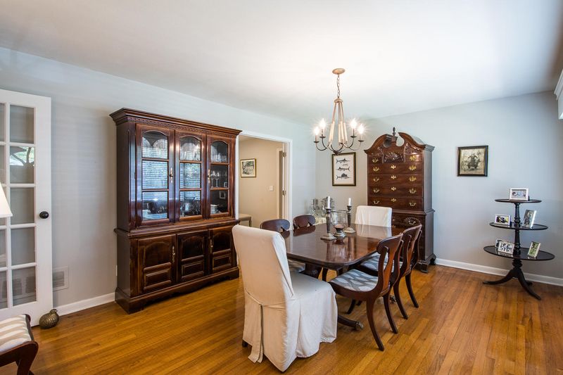 1215 Fort Dr, Hanahan, SC 29410