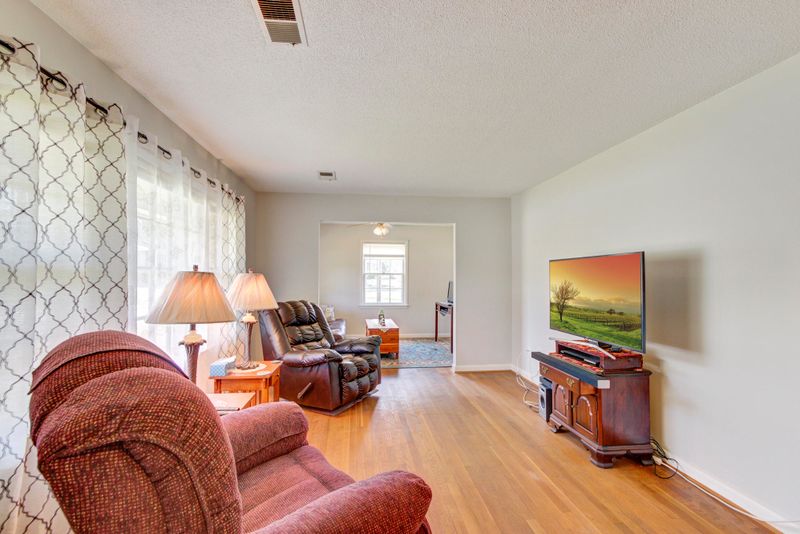 8459 Delhi Rd, North Charleston, SC 29406