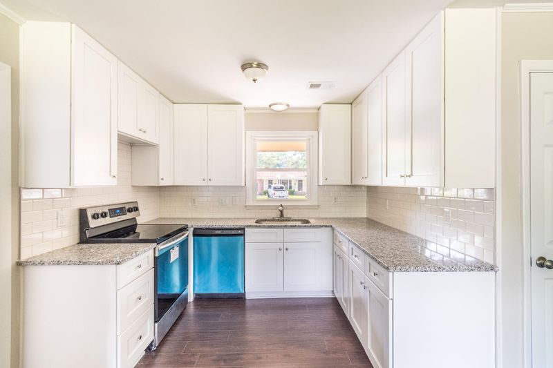 111 Logan Dr, Summerville, SC 29483