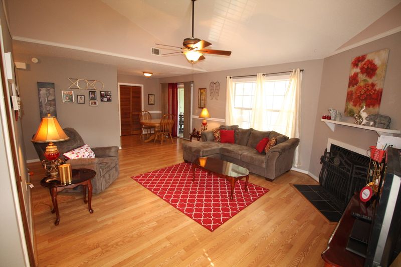 6240 April Pine Cir #905, North Charleston, SC 29406