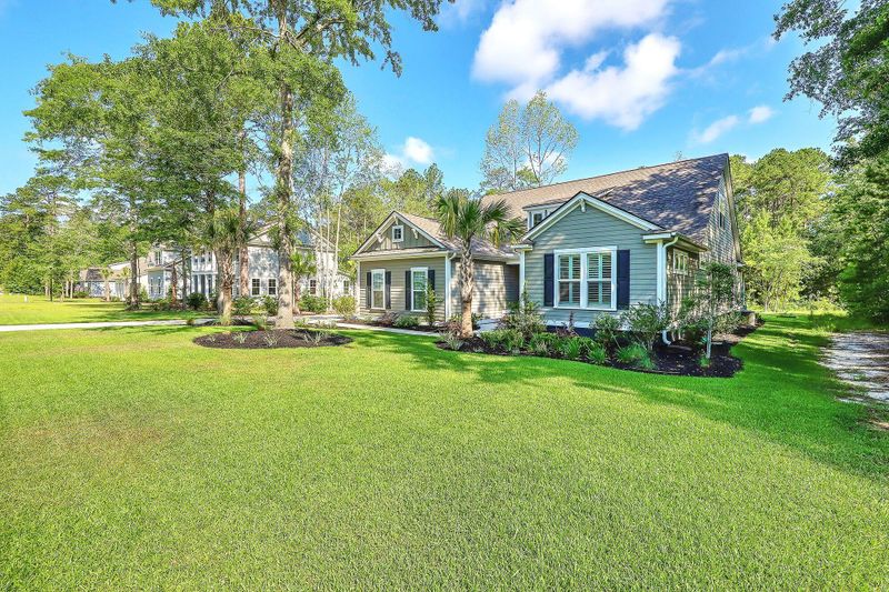 5557 Alpine Dr, Summerville, SC 29483