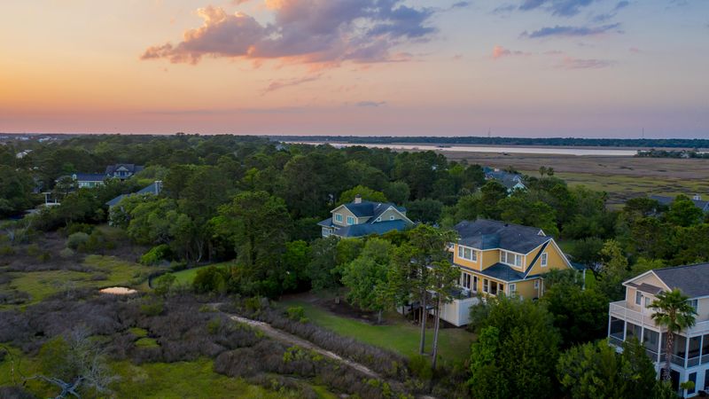 1636 Headquarters Plantation Dr, Johns Island, SC 29455