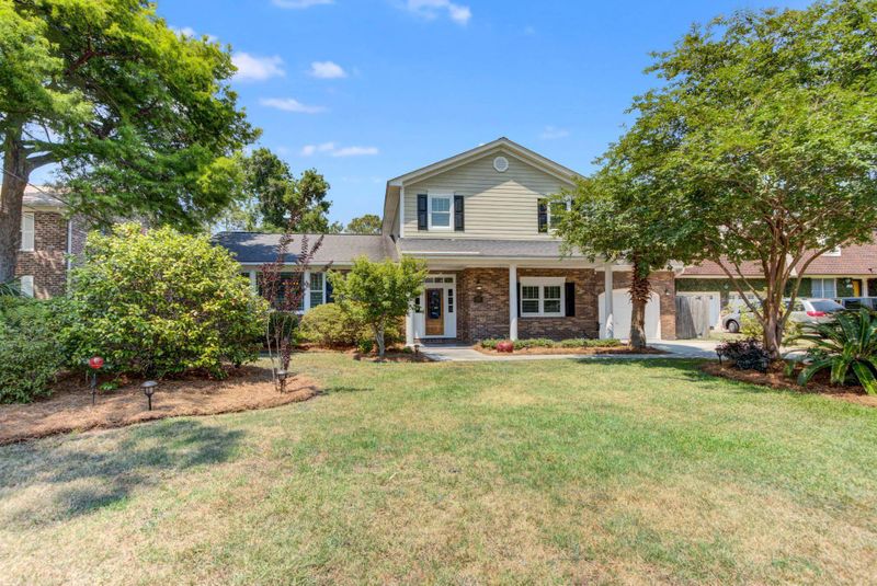 1922 Capri Dr, Charleston, SC 29407