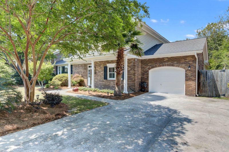 1922 Capri Dr, Charleston, SC 29407