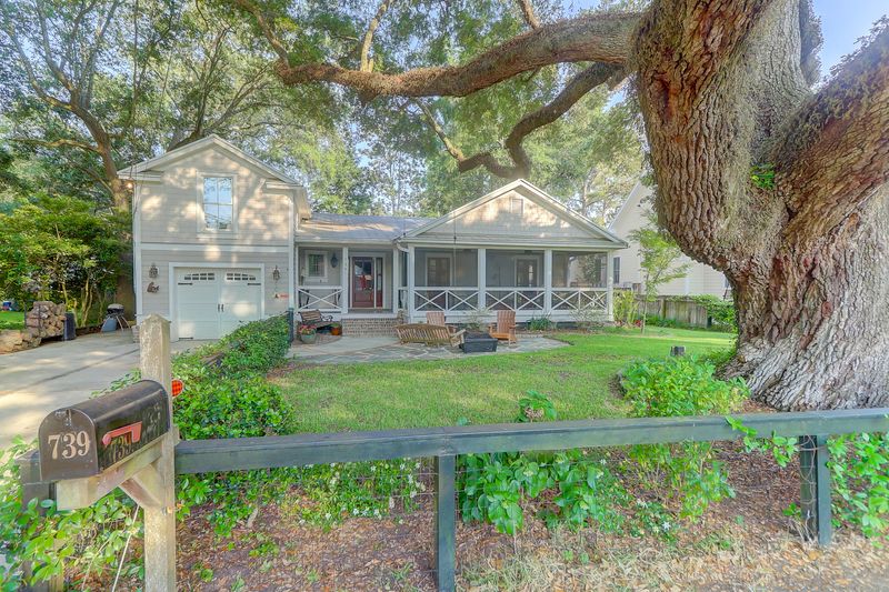 739 Hill St, Mount Pleasant, SC 29464