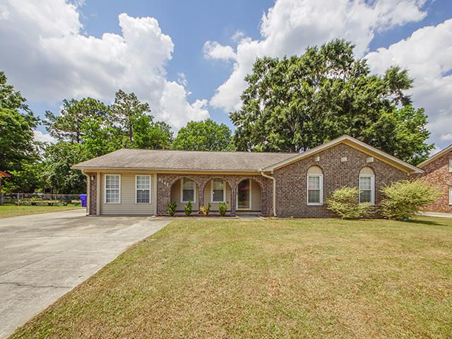 8141 Greenridge Rd, North Charleston, SC 29406