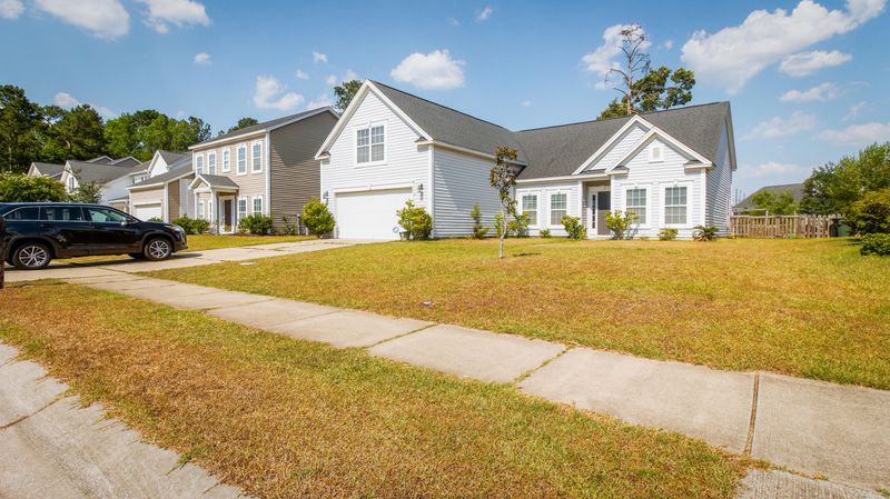1607 Crossbill Trl, Hanahan, SC 29410