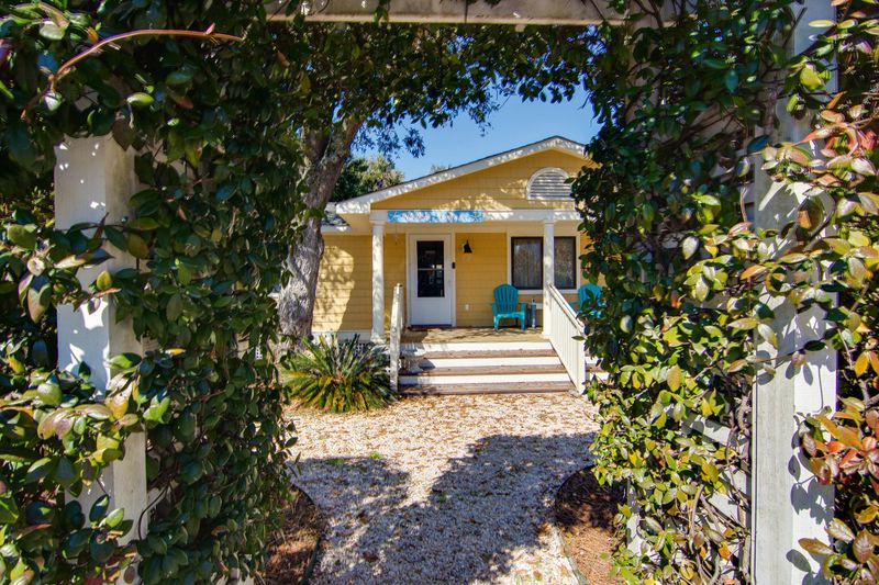 508 E Hudson Ave, Folly Beach, SC 29439