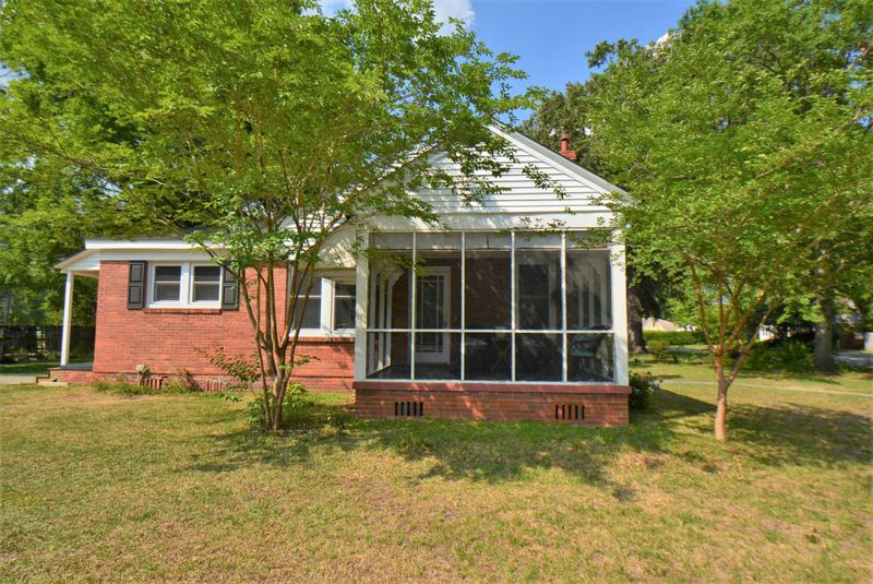 1230 Pickens St, Hanahan, SC 29410