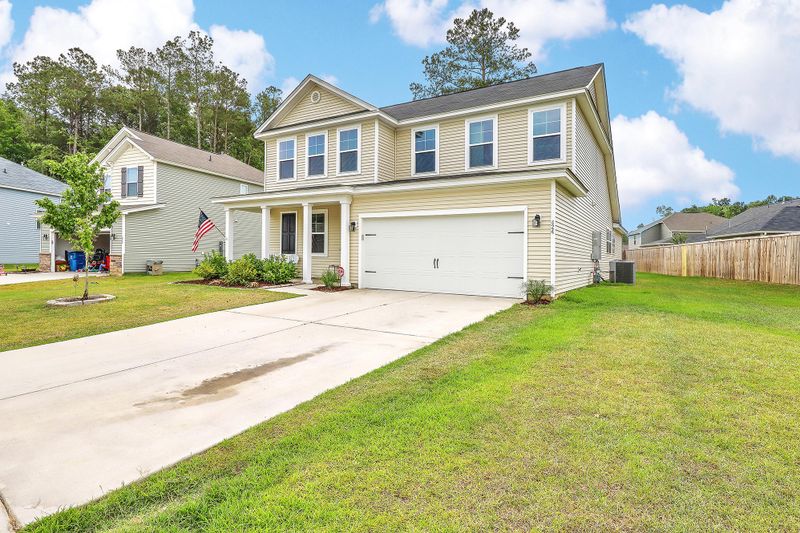 424 War Admiral Ln, Moncks Corner, SC 29461