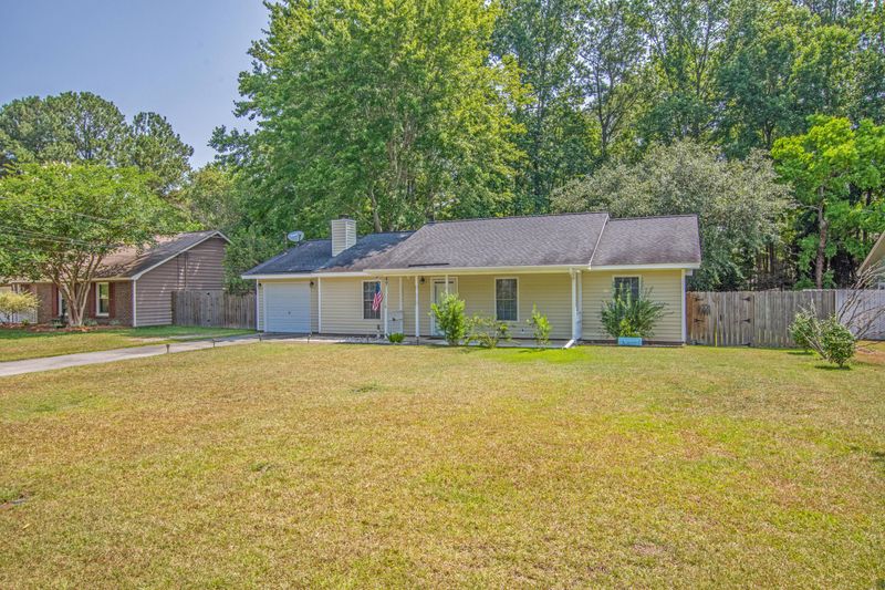 437 Longleaf Dr, Summerville, SC 29483