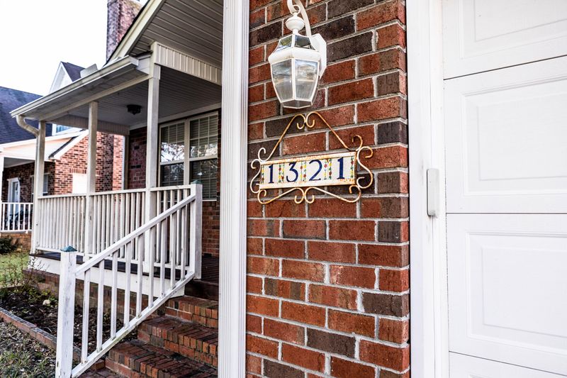 1321 Woodpecker Ln, Hanahan, SC 29410