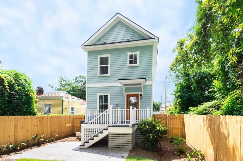 14 Poinsett St, Charleston, SC 29403