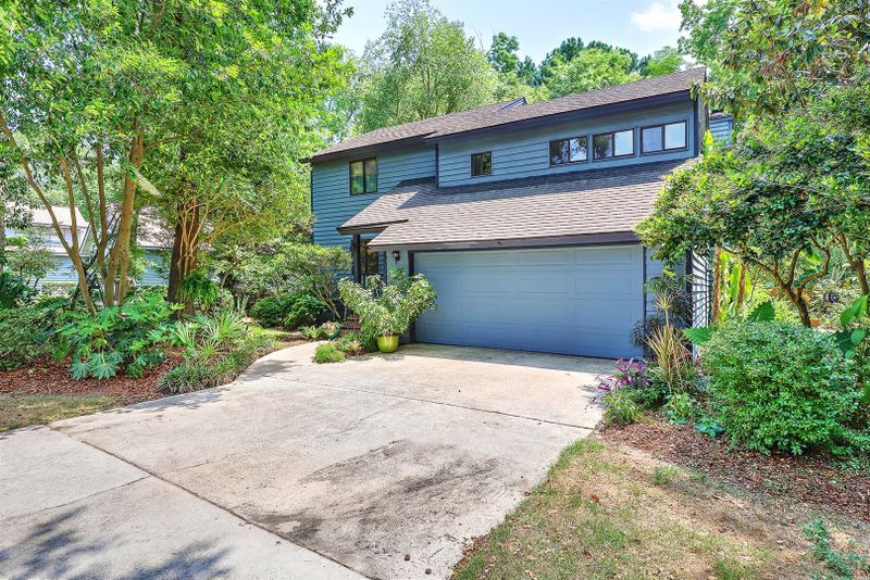 1940 Sandcroft Dr, Charleston, SC 29407