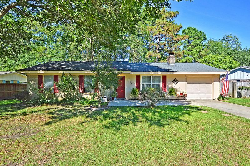 107 Ford Ct, Summerville, SC 29483