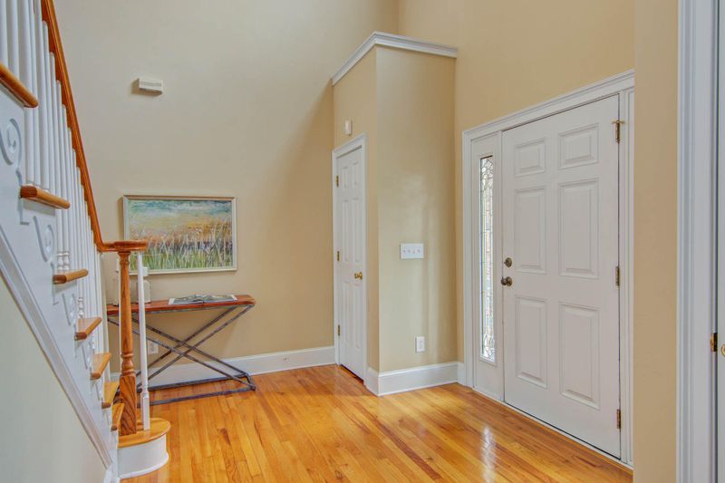 592 White Chapel Cir, Charleston, SC 29412