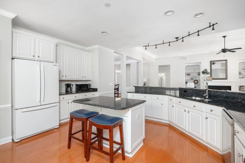 1231 Palmetto Peninsula Dr, Mount Pleasant, SC 29464