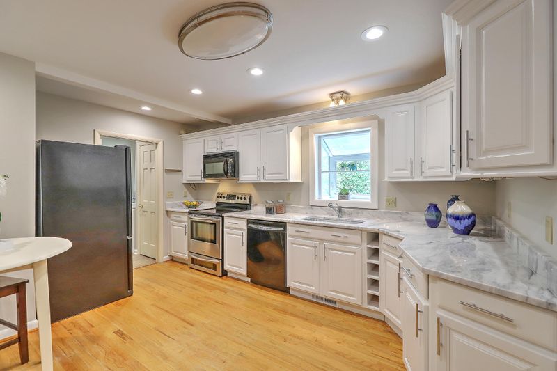 1313 Coleridge St, Charleston, SC 29407