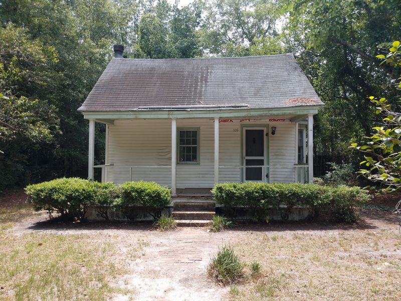 109 E Carolina Ave, Summerville, SC 29483