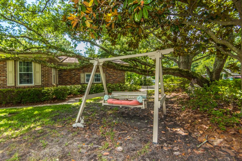 355 Betsy Rd, Charleston, SC 29407