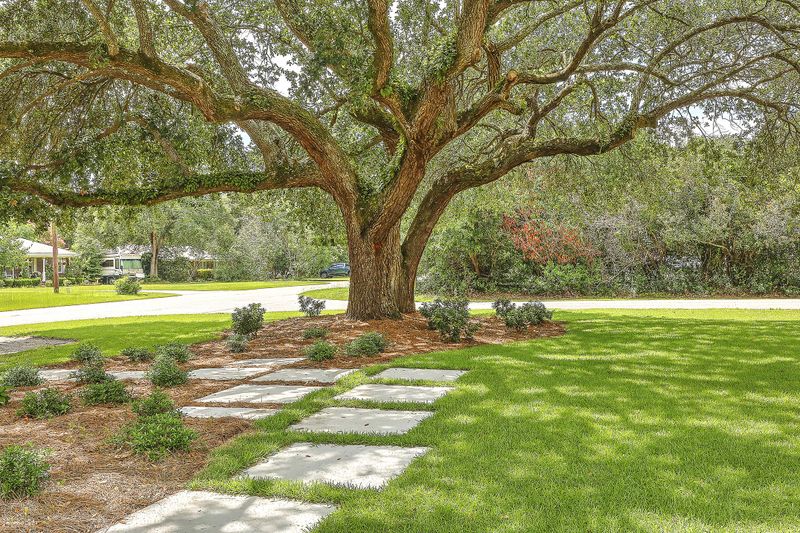 402 Hobcaw Dr, Mount Pleasant, SC 29464