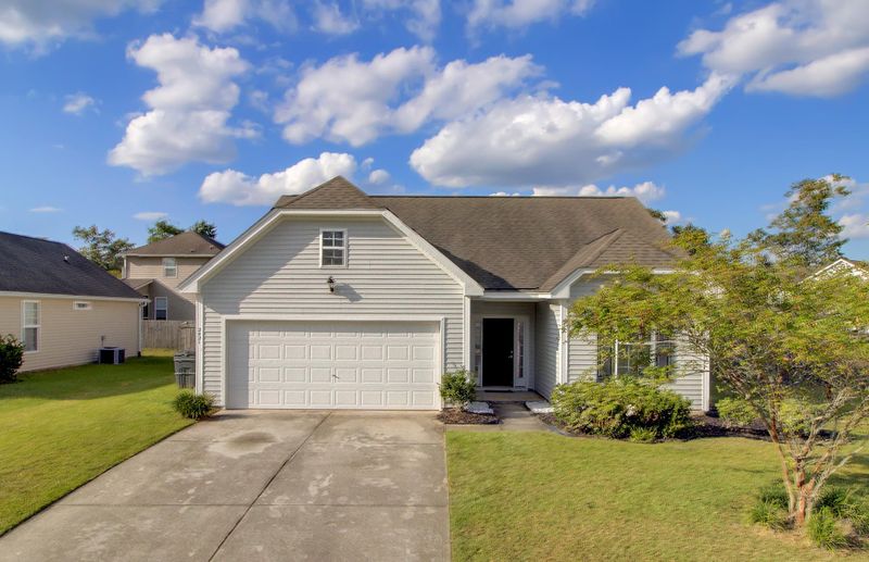 2421 Thoreau St, North Charleston, SC 29406