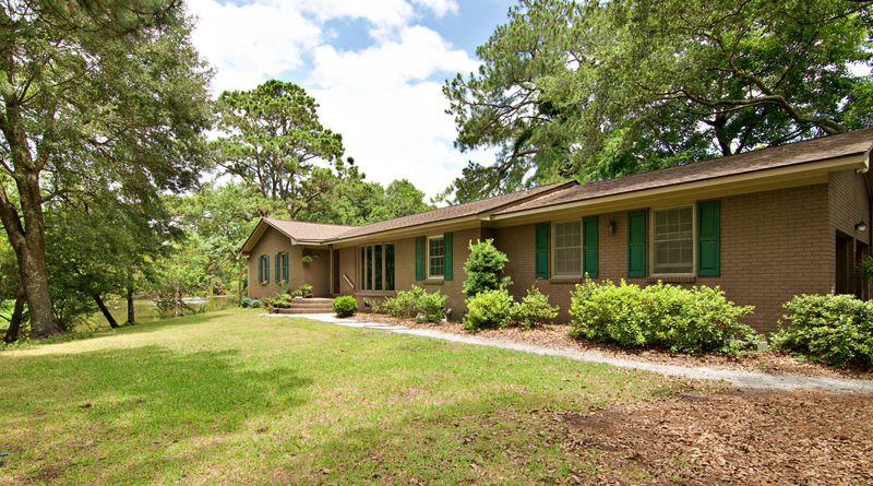 1104 Harbor View Rd, Charleston, SC 29412