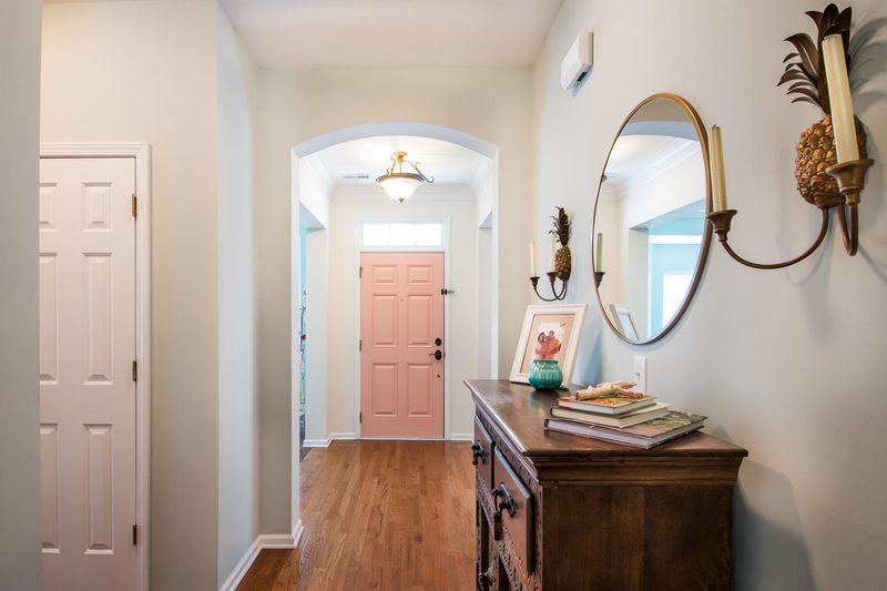 7467 Hawks Cir, Hanahan, SC 29410