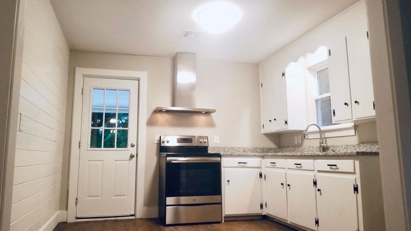 1046 Leonard Dr, Johns Island, SC 29455