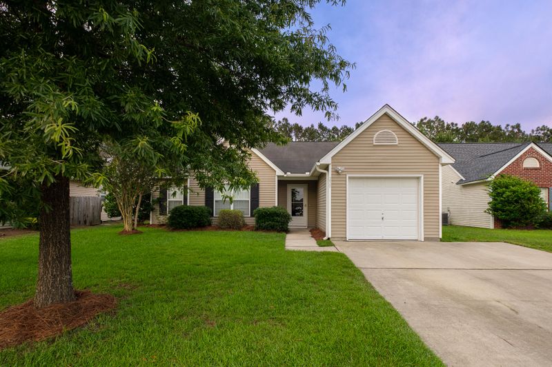 210 Dovetail Cir, Summerville, SC 29483