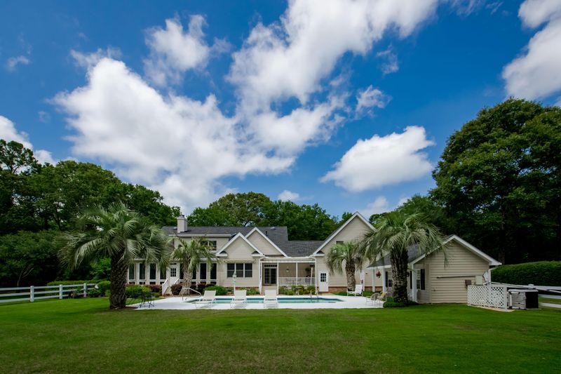 4683 Lazy Creek Ln, Wadmalaw Island, SC 29487