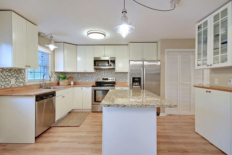 617 Williamson Dr, Mount Pleasant, SC 29464