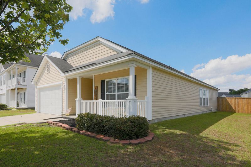 1124 Moss Grove Dr, Moncks Corner, SC 29461