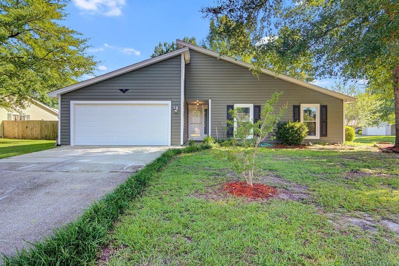 113 Cable Dr, Summerville, SC 29483