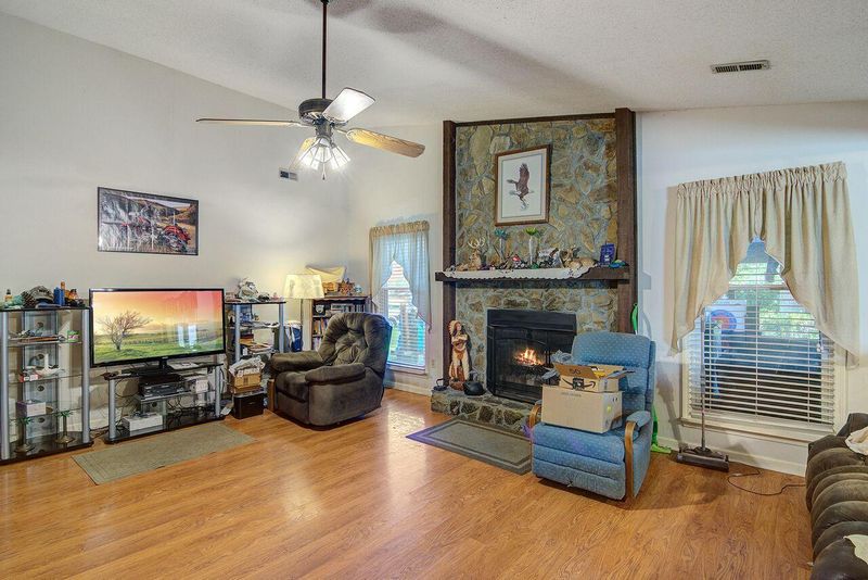 113 Cable Dr, Summerville, SC 29483